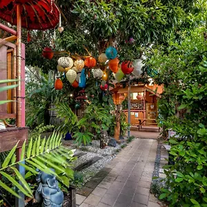 https://travellers-oasis.cairnshotels4all.com