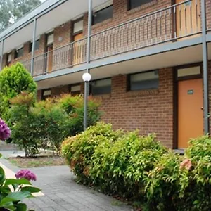 https://red-cedars-motel.hotels-canberra.com
