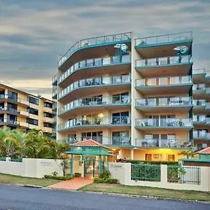https://the-esplanade-picnic-point.hotelssunshinecoast.net